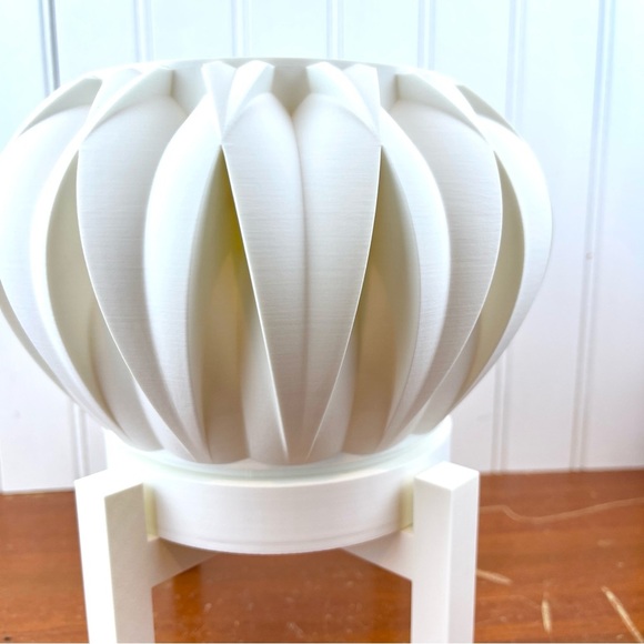 Halden Planter Pot, Indoor Planter w/ Drainage Hole and Drip Tray - Picture 4 of 8